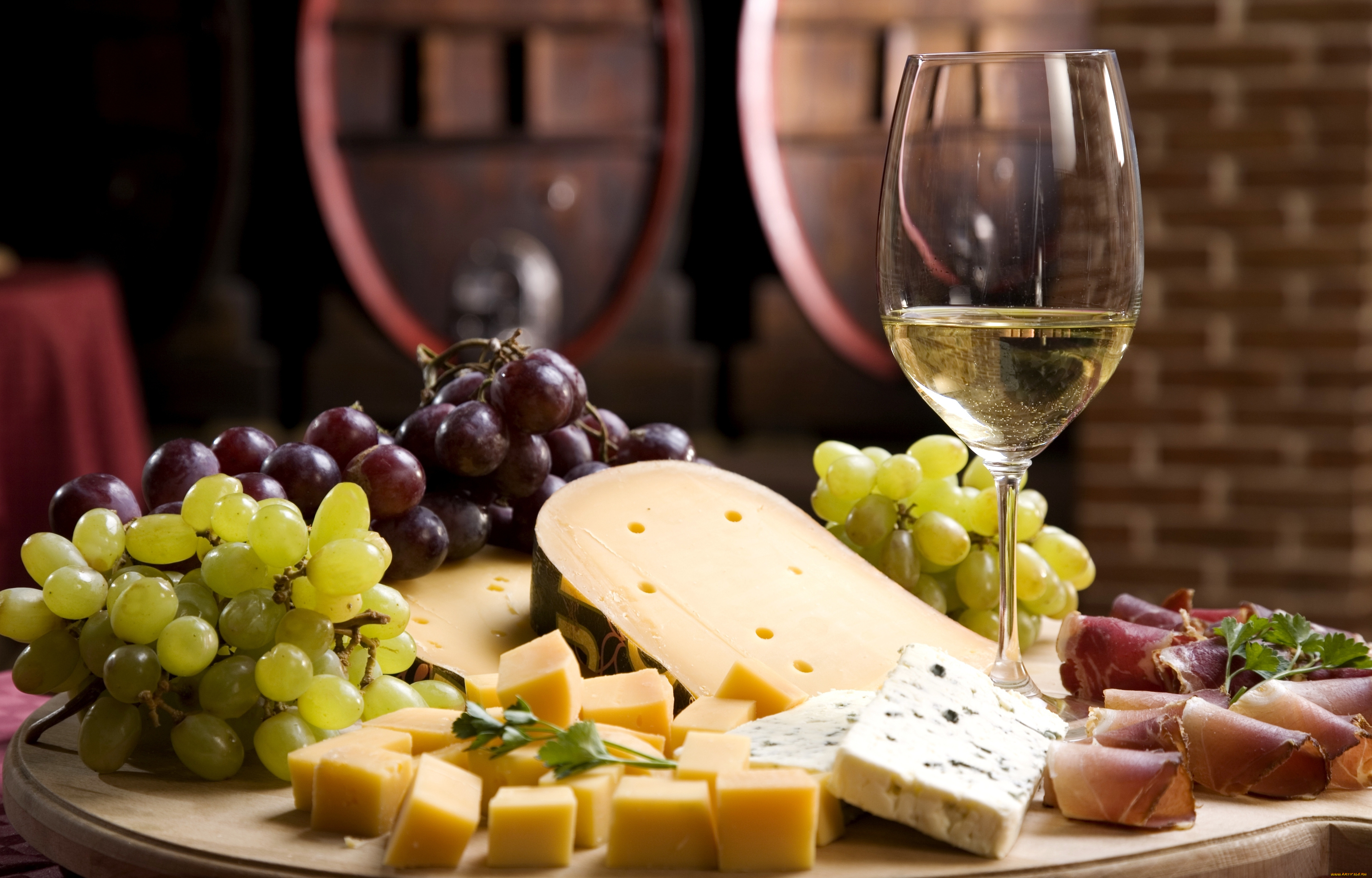 Vino. Вино и сыр. Сыр с виноградом. Белое вино. Белое вино и сыр.